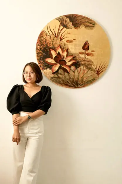 Tranh sơn mài hoa sen Nguyệt Liên Hoa - Bình an và hạnh phúc - Hình ảnh 2
