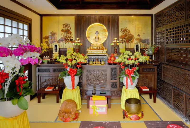 TRanh phòng thờ sen phú quý và mây tròn
