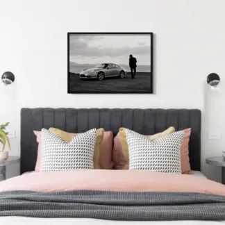 Car by the sea - Ảnh nghệ thuật hiện đại đen trắng