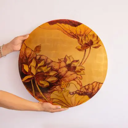 Tranh sen tròn Nhật Liên Hoa - Bình an và hạnh phúc - Sơn mài dát vàng tặng người nước ngoài - Hình ảnh 4