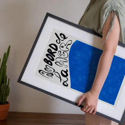 Au Board de la Mer - Tranh treo tường phòng khách khung kính xanh dương - Hình ảnh 3