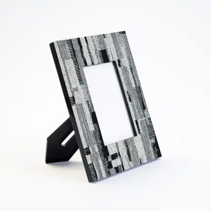 B&W - Khung ảnh để bàn sơn mài bản 5 cm | Quà sinh nhật cho nữ - Hình ảnh 3