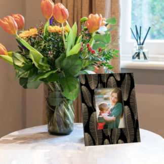 Gold leaf 10x15 - Khung ảnh để bàn sơn mài hoạ tiết hoa nhỏ | quà tặng sinh nhật, khung ảnh gia đình- KSM07A