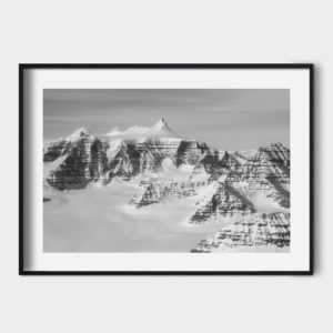 Dãy núi hùng vĩ 60x80- Tranh phong cảnh trắng đen hiện đại