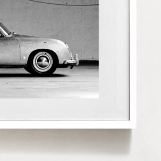 Car in garage - Ảnh nghệ thuật xe cổ trắng đen