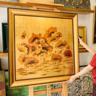 sen nhu y tranh son mai dat vang 80x80 2