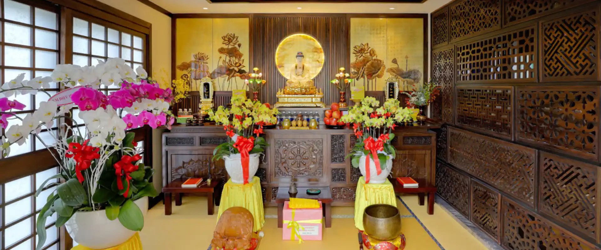 tranh hoa sen phòng thờ