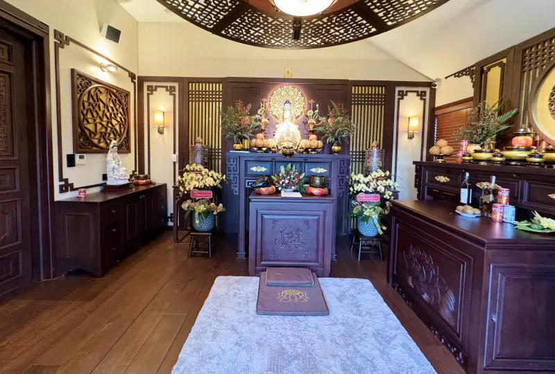 Tranh sơn mài dát vàng