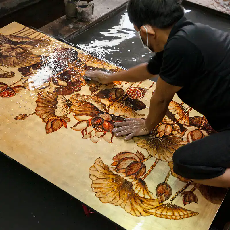 Công đoạn mài tranh sơn mài