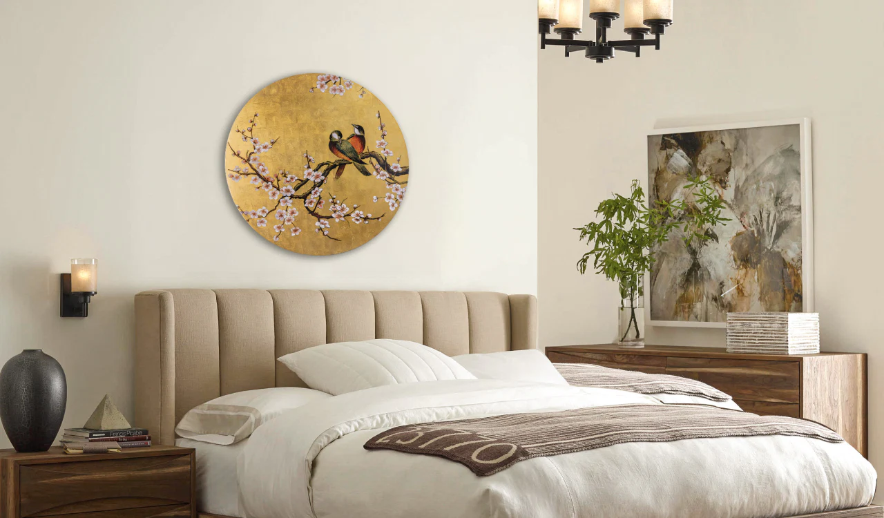 tranh tròn treo đầu giường giúp cân bằng không gian